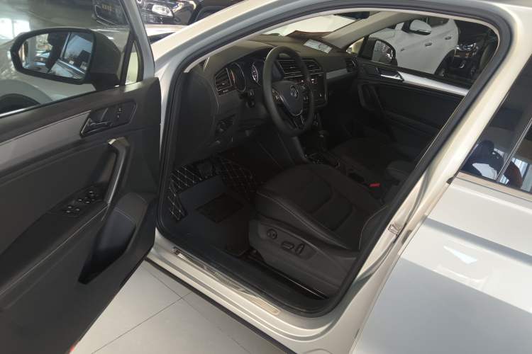 Used Volkswagen Tiguan L 2020 330TSI Automatic Two-Wheel Drive Panoramic Comfort Edition China VI Standard