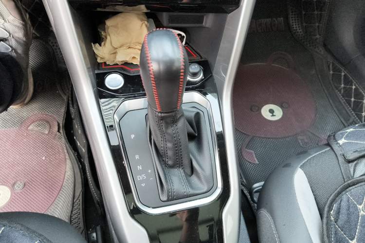 Used Volkswagen T-ROC 2022 280TSI DSG Two-Wheel Drive Elite PLUS Gear Lever