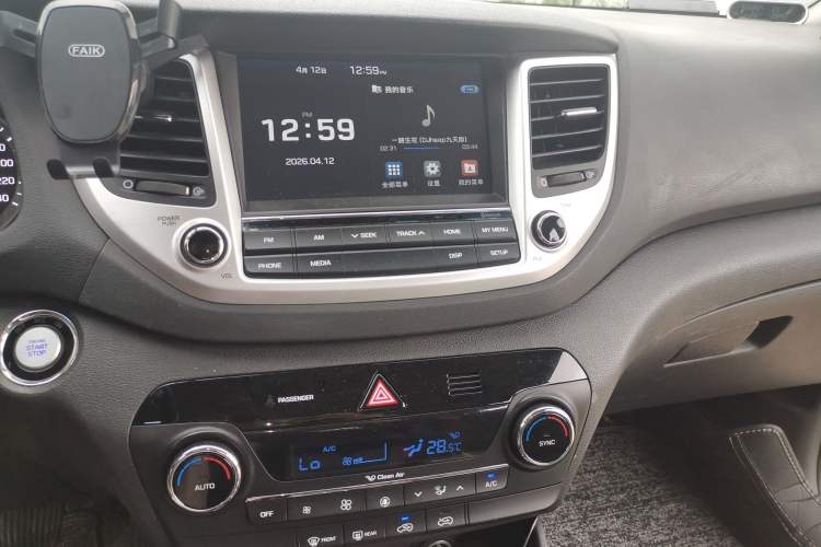 Used Hyundai Tucson 2015 1.6T Dual-Clutch Two-Wheel-Drive Smart Model Audio And AC Panel