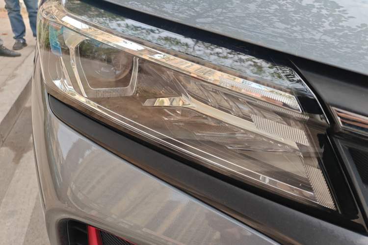 Used Dongfeng Fengon 580 2022 1.5T Automatic Luxury Version Right Front Headlight