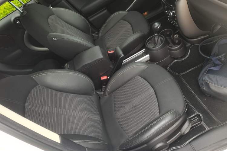 Used MINI Countryman 2014 1.6L COOPER Fun Right Front Seat