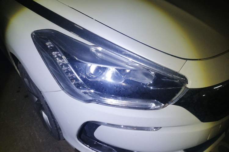 Used DS 5 2015 1.6T Luxury Edition THP160 Right Front Headlight