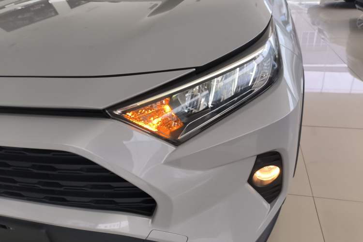 Used Toyota RAV4 2020 Dual-Engine 2.5L E-CVT 4x4 Elite PLUS Edition