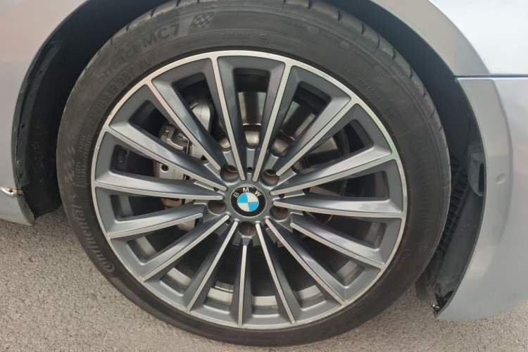 Used BMW 6 Series 2012 640i two-door coupe Right Front Wheel Hub