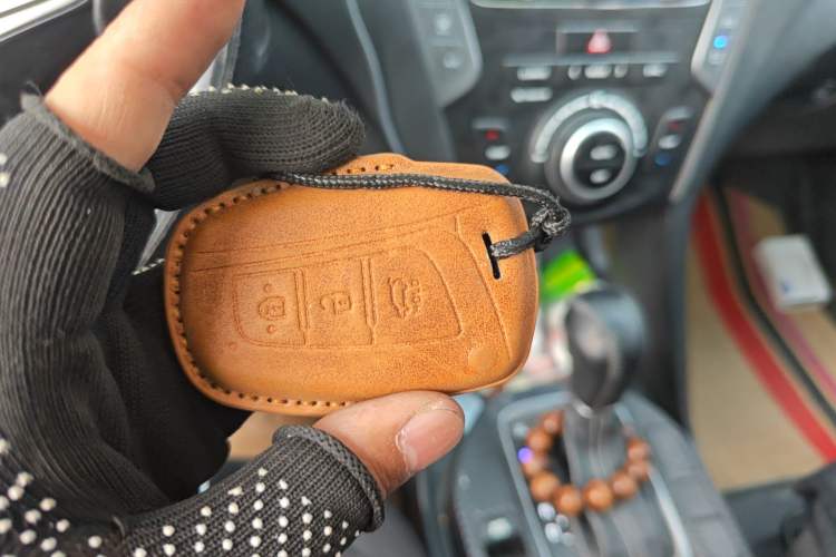 Used Hyundai Santa Fe 2017 2.0T Automatic All-Wheel Drive Smart 7-Seater Vehicle Key