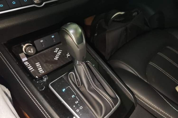 Used BYD Song 2019 1.5TI Automatic Smart Connect Luxe Version Gear Lever