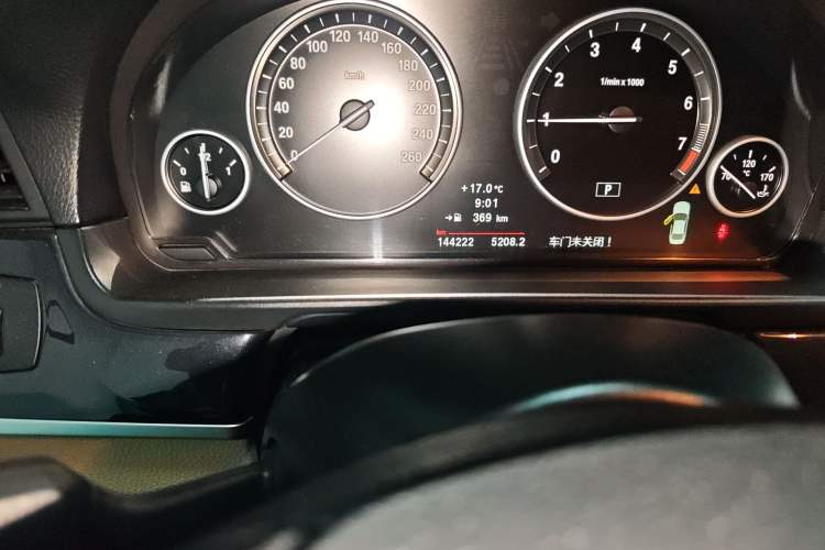 Used BMW 5 Series 2013 520Li Elegant Edition Odometer Close Up