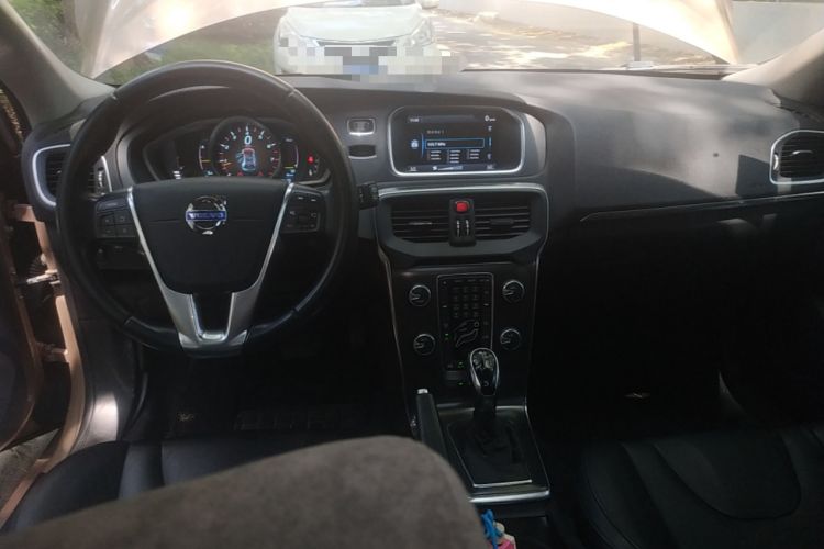 Used Volvo V40 2013 2.0T Zhiya Edition
