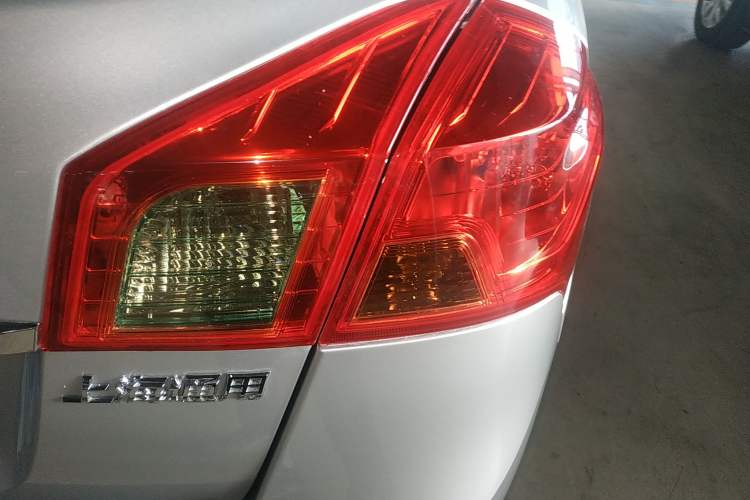 Used Buick Excelle 2015 1.5L Automatic Classic Model Right Rear Taillight