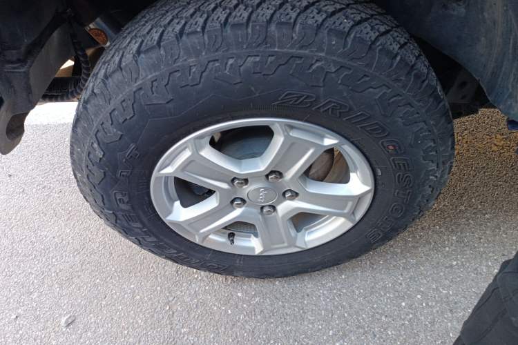 Used Jeep Wrangler 2019 2.0T Sahara Four-Door Version China VI Emission Standard
