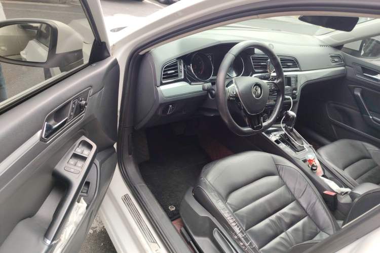 Used Volkswagen Lamando 2015 280TSI DSG Comfort Edition
