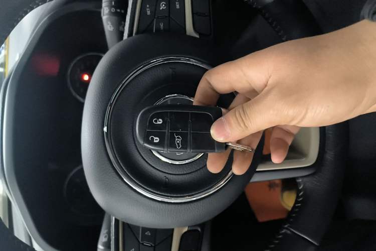 Used Jeep Renegade 2018 Connected Large Screen Version 180T Automatic Smart Version Vehicle Key