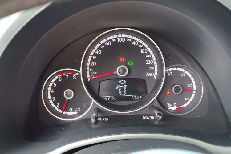 Used Volkswagen Beetle 2015 180TSI model
