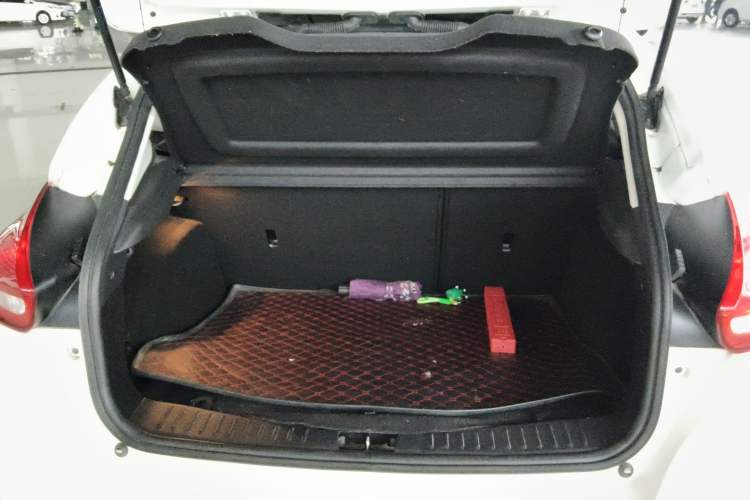 Used Ford Focus 2018 Hatchback Classic 1.6L Automatic Trendy SmartDrive Edition Trunk