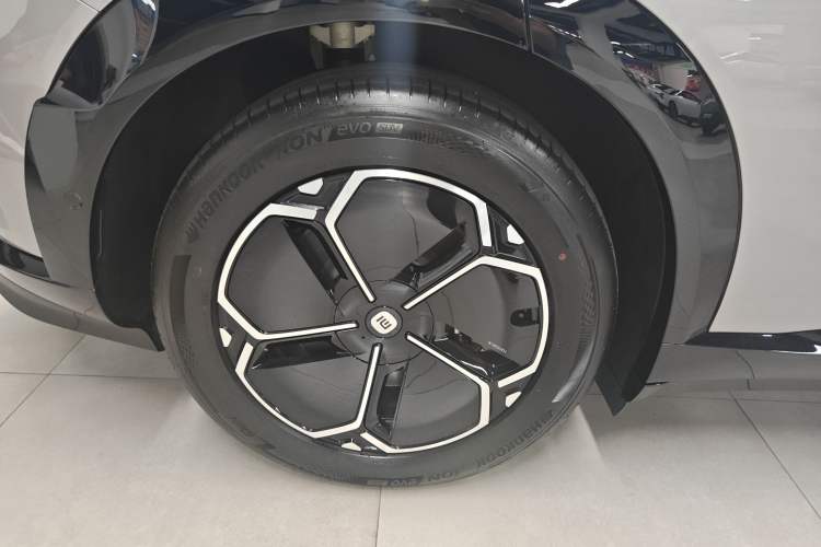 Used Xiaomi Auto YU7 2025 Ultra-Long Range Rear-Wheel Drive Version Right Rear Wheel Hub