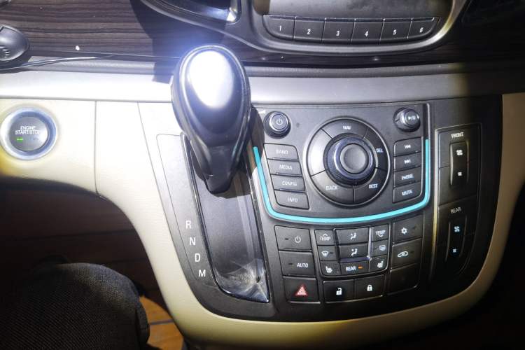 Used Buick GL8 2011 3.0L GT Luxury Business Haoya Edition
