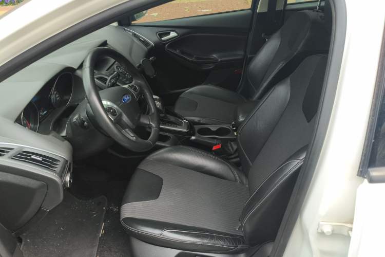 Used Ford Focus 2012 Sedan 1.6L Automatic Fashion Edition