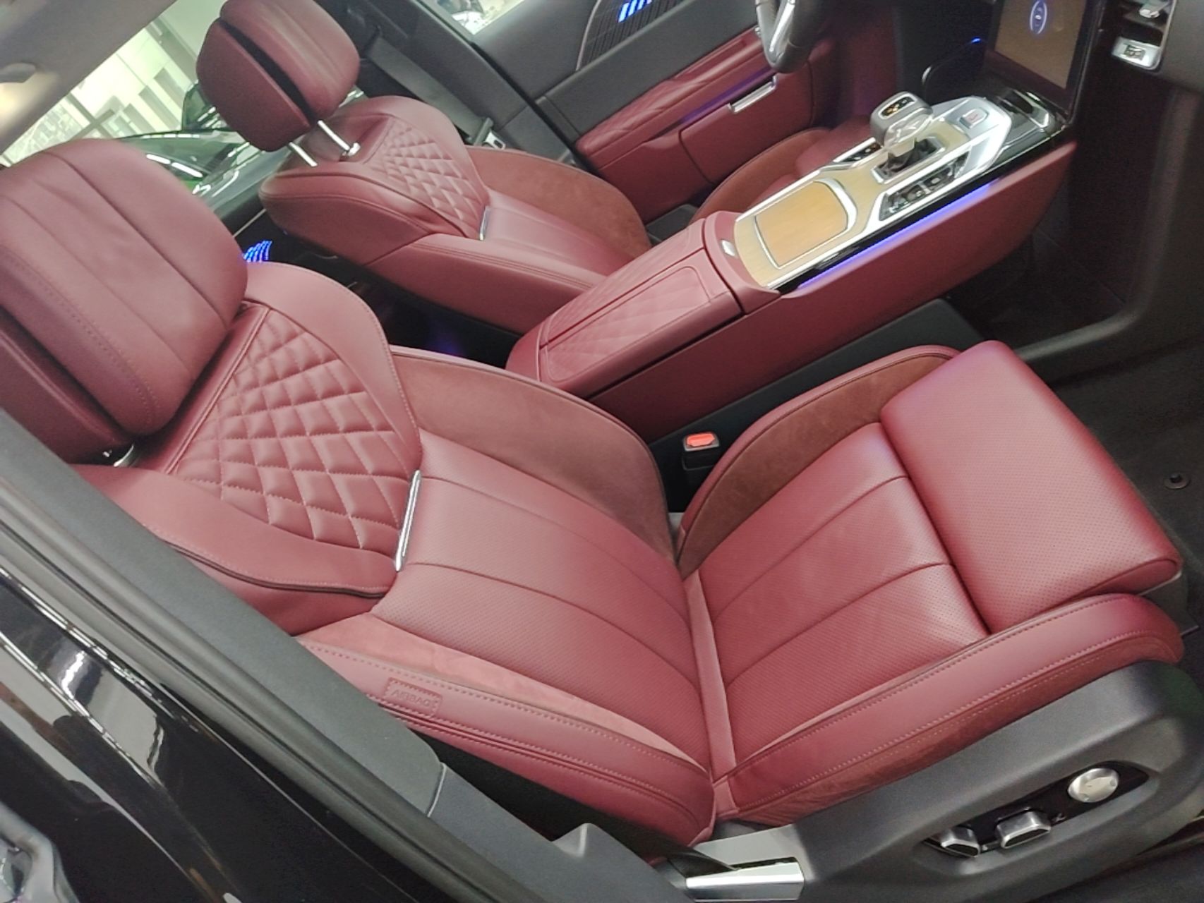 Hongqi E-HS9 2022 690 km Range Flagship Edition Six Seats — снимка 19