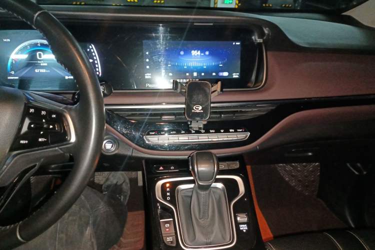 Used GAC Trumpchi M6 2023 PRO 270T DCT Luxury Edition Audio And AC Panel