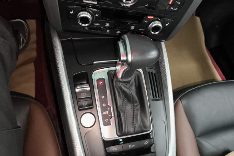 Used Audi Q5 2018 Collector's Edition 40 TFSI Technology Model
