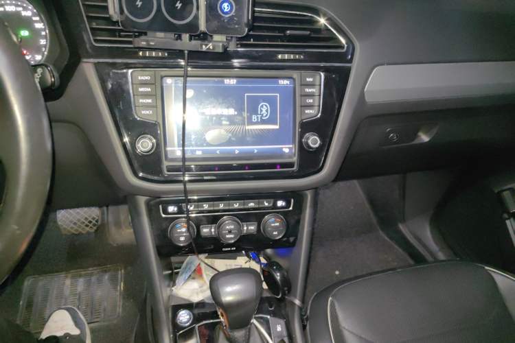 Used Volkswagen Tiguan L 2017 330TSI Automatic Two-Wheel Drive Flagship Edition Audio And AC Panel