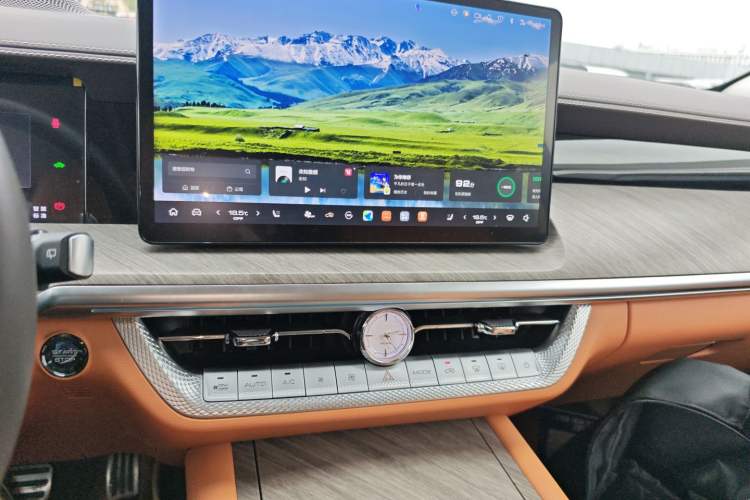 Used Tank 500 New Energy 2024 Hi4-T Audio And AC Panel