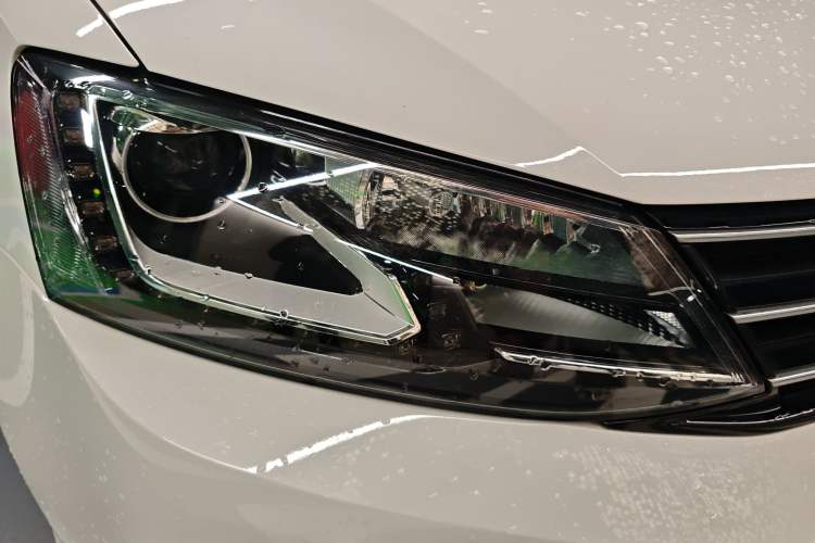 Used Volkswagen Sagitar 2017 230TSI Automatic Luxury Edition
