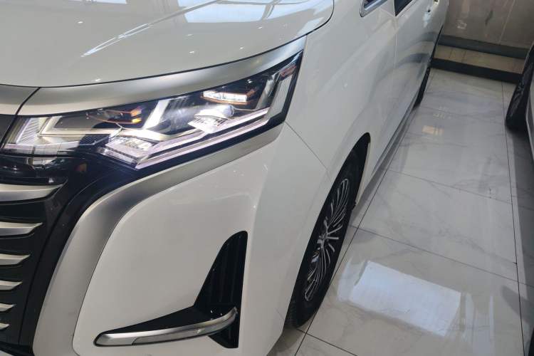 Used Denza D9 2022 DM-i 970 Four-Wheel Drive Prestige Model
