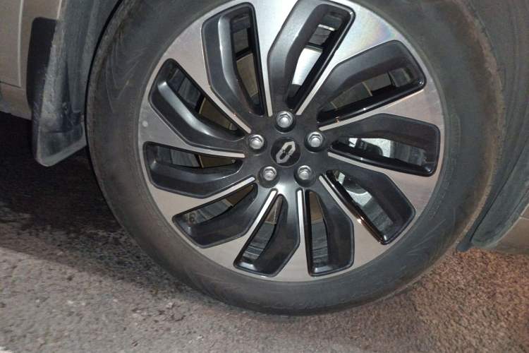 Used Hima AITO M7 2022 1.5T Four-Wheel Drive Luxury Edition Right Front Wheel Hub