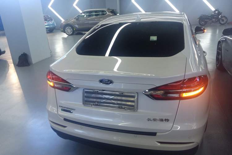 Used Ford Mondeo New Energy 2018 2.0 PHEV Smart-Controlled Fashion Edition China VI Standard