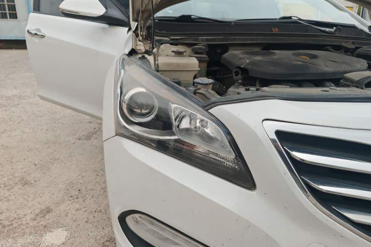 Used Hyundai Mistra 2014 1.8L Automatic Smart GLS Right Front Headlight