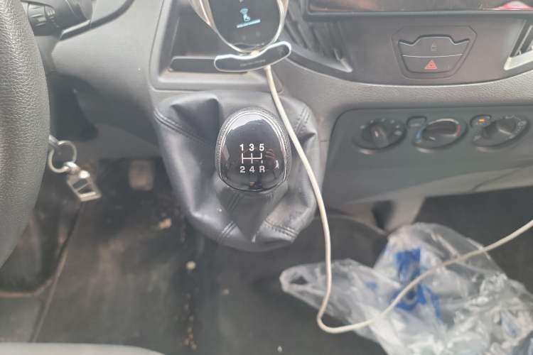 Used Ford Transit 2019 2.0T Diesel Multi-Purpose Commercial Vehicle Short Wheelbase Mid-Roof Design 6-Seater China VI Standard