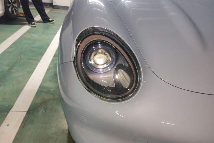 Used ORA Good Cat 2023 401 km Standard Range Luxury Version Lithium Iron Phosphate
