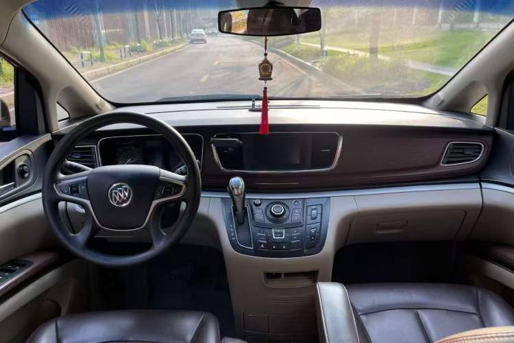 Used Buick GL8 2017 25S Comfort Version China V Standard Center Console