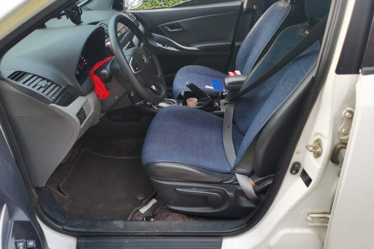 Used Zotye Z300 2014 1.6L Drive-Value Edition Automatic Elite Model
