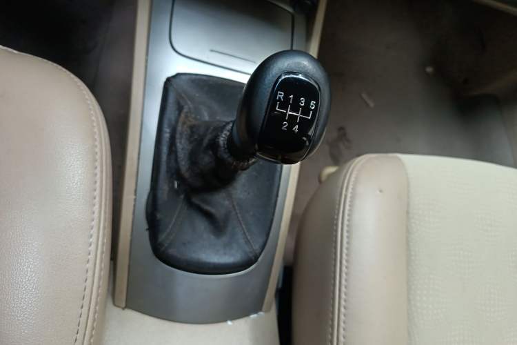 Used Buick Excelle 2013 1.5L Manual Classic Model
