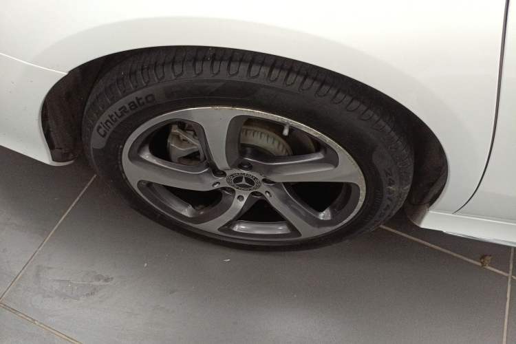 Used Mercedes-Benz E-Class 2019 Restyled E 300 L Sporty and Stylish Edition Right Rear Wheel Hub