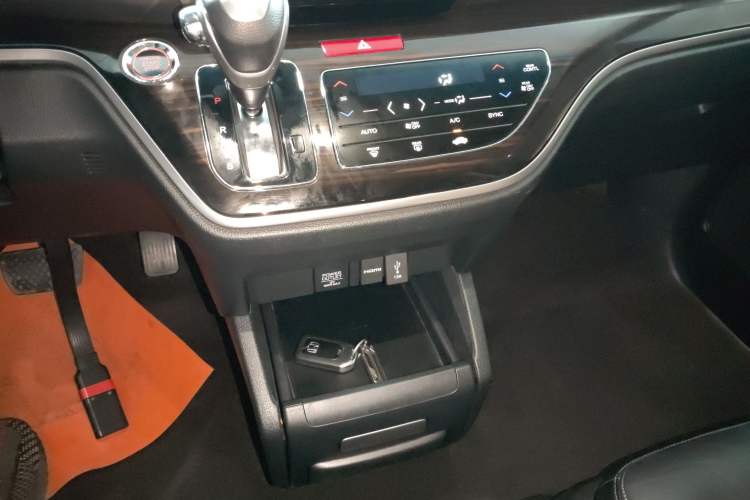 Used Honda Odyssey 2018 2.4L Smart Edition Gear Lever