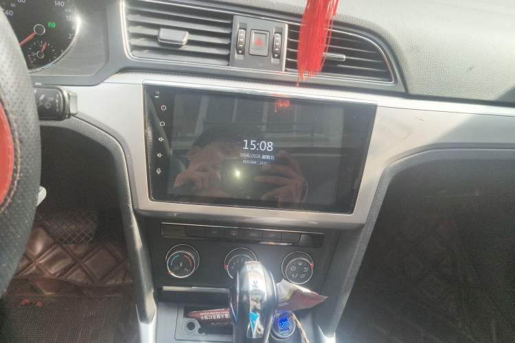 Used Volkswagen Lamando 2015 230TSI DSG Fashion Edition Audio And AC Panel