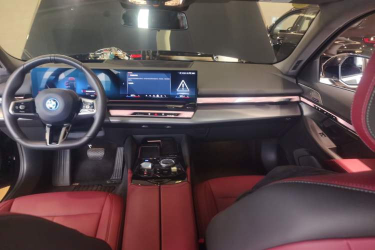 Used BMW i5 2025 eDrive 40L M Sport Package
