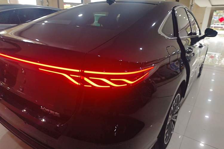 Used Chery Fengyun A8L 2025 1.5 TGDI 145 km Luxury Version Right Rear Taillight