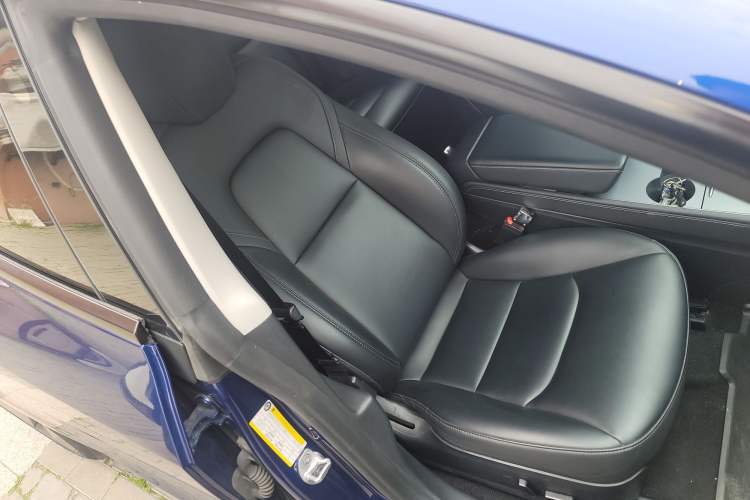 Used Tesla Model 3 2022 Rear-Wheel-Drive Version Right Front Seat