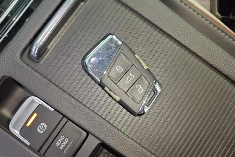 Used Volkswagen Magotan 2023 2 Million Units Commemorative Edition 330TSI DSG Luxury Version Vehicle Key