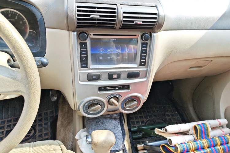 Used FAW Senya M80 2009 1.5L Automatic 5-Seater Luxury Version Audio And AC Panel