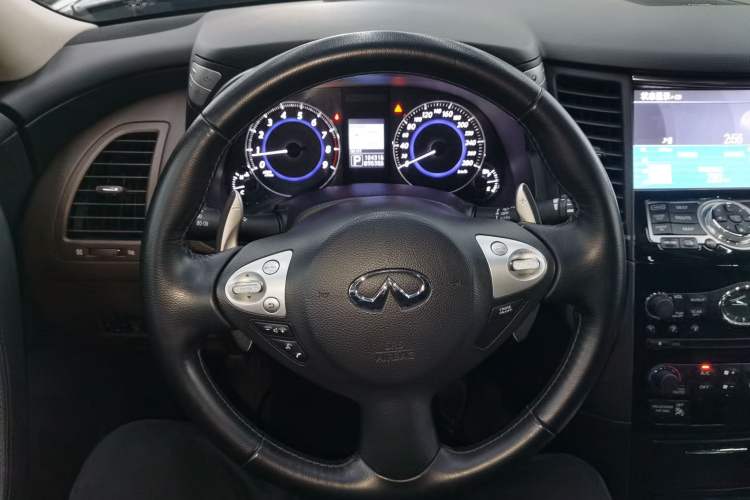 Used Infiniti QX70 2013 3.7L Standard Edition
