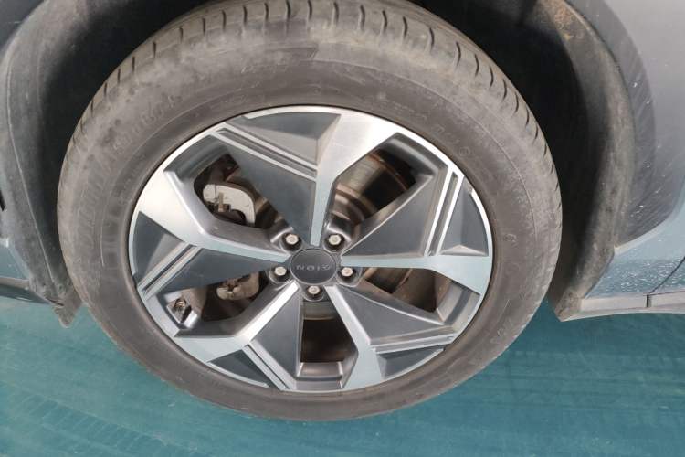 Used AION V 2024 Plus 70 Star Edition Ternary Lithium Left Front Wheel Hub