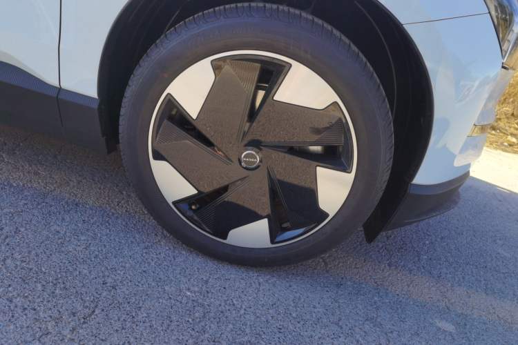 Used Volvo EX30 2025 Rear-Drive Long-Range Plus Model