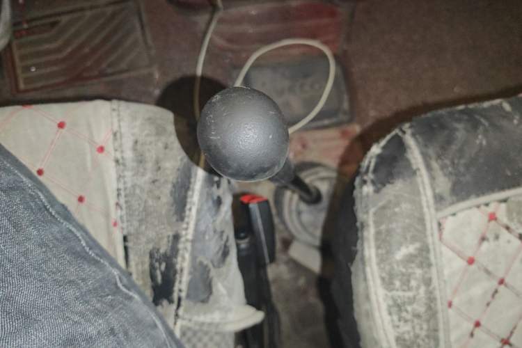 Used Iveco Daily 2020 2.5T A35 Passenger Van with Dual Tires Mid-Roof Design 5-9 Seater Side-Sliding Door China V Emission Standard
