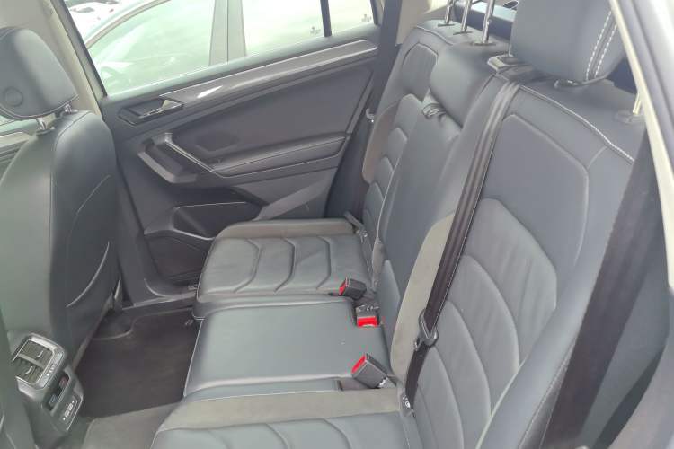 Used Volkswagen Tiguan L 2021 330TSI Automatic Two-Wheel Drive R-Line Enhanced Edition Left Rear Seat