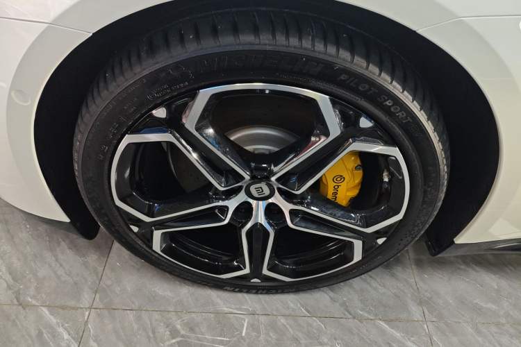 Used Xiaomi Auto SU7 2024 Four-Wheel Drive Ultra-Long Range Advanced Intelligent Driving Max Edition